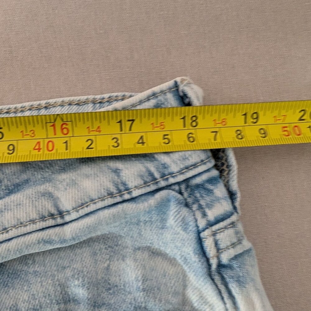 ⭐GAP Size 16 Curvy Fit Denim Shorts 5 Inch Distressed Frayed Blue⭐ - Picture 2 of 9